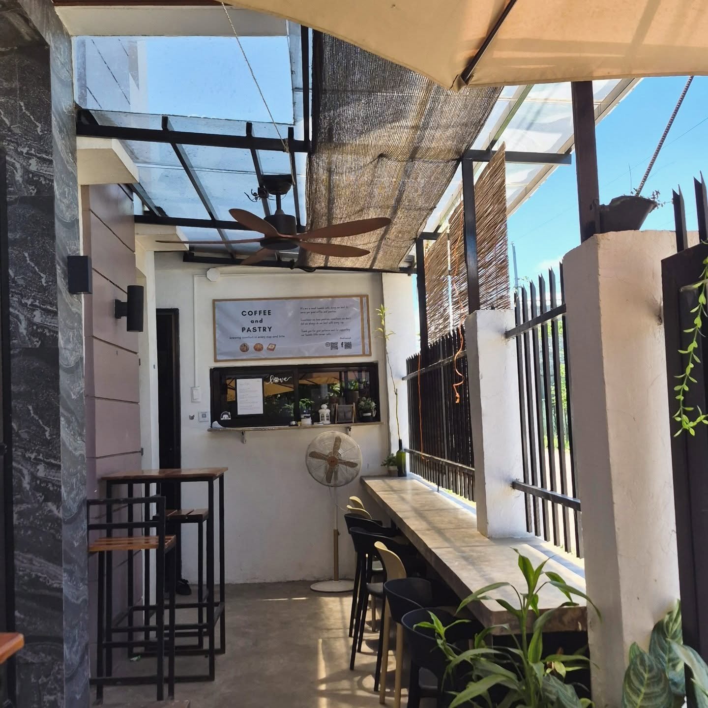 Cafresco's cozy order counter
