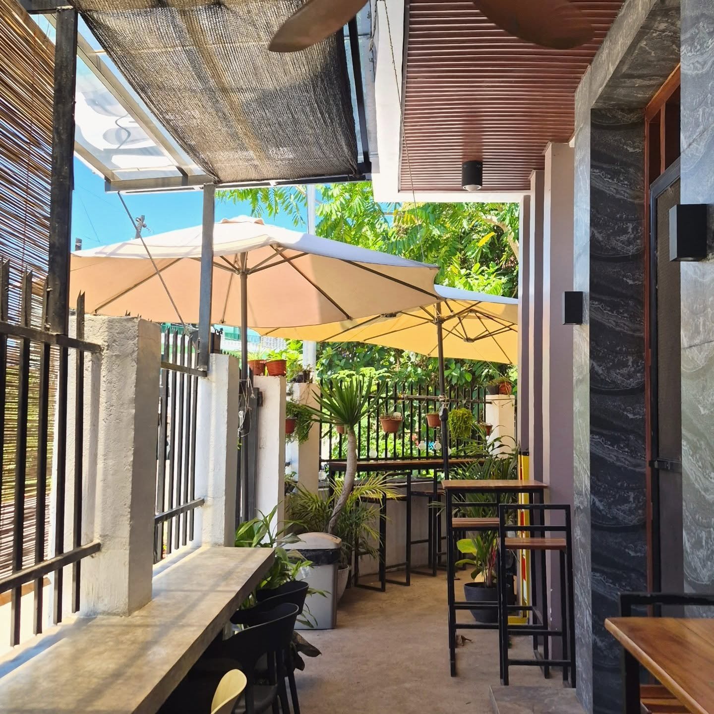 Cafresco's garden seating nook